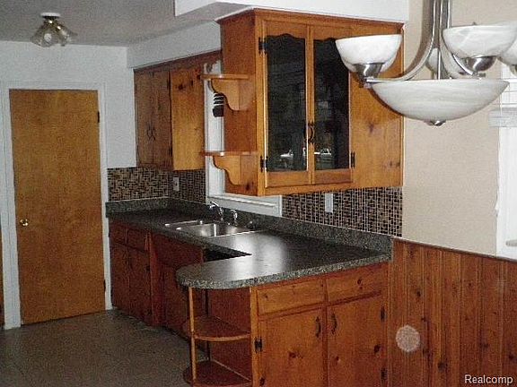 5th image of 4427 Pardee Ave