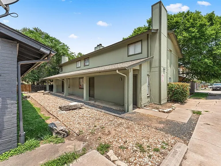 1320 Southport Dr #B — Photo 1