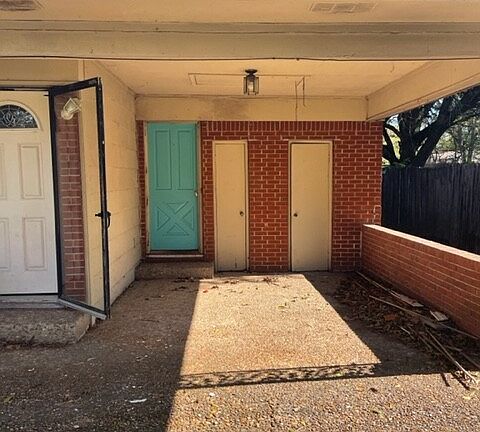 2nd image of 1605 Coker Hampton Dr