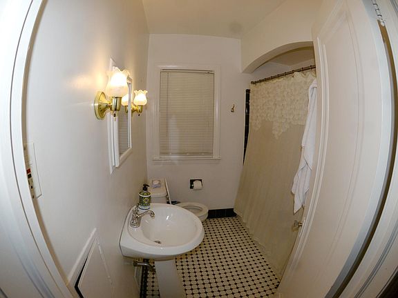 4th image of 1692 West Blvd