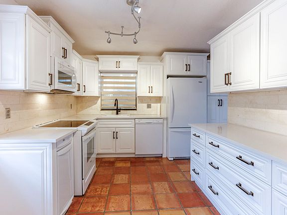 3rd image of 9013 Vineyard Lake Drive