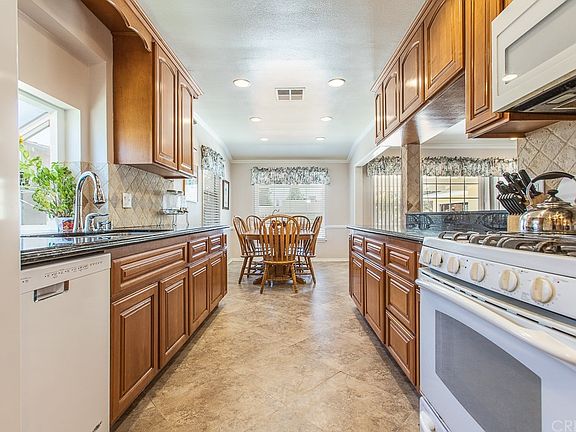 3rd image of 9236 Forbes Ave