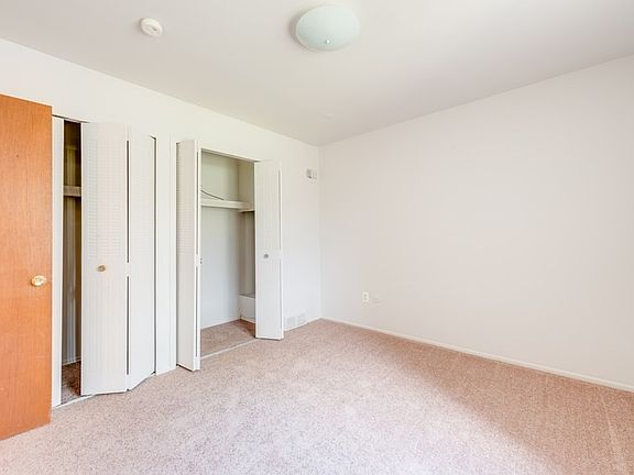 Warren Woods Apartments bedroom