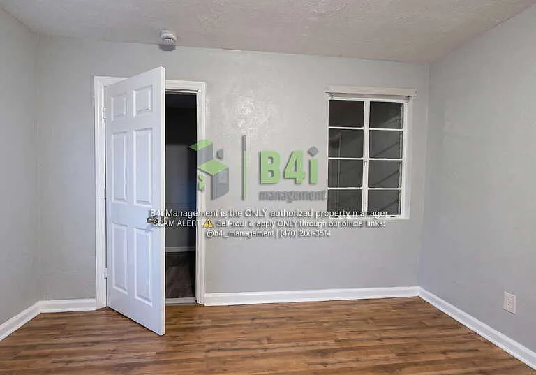 904 Harbison Dr — Photo 4