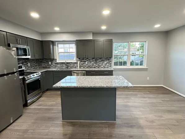 47 Southbridge Rd, Bear, DE 19701