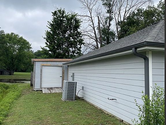 2nd image of 1203 Lakewood Dr