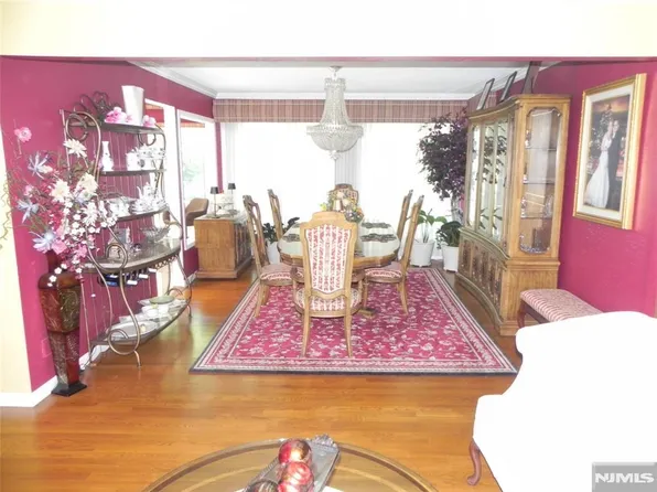 8 Mariani Dr, Little Ferry, NJ 07643