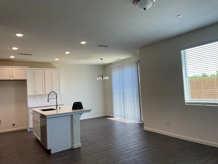 6393 Meritage Dr — Photo 3