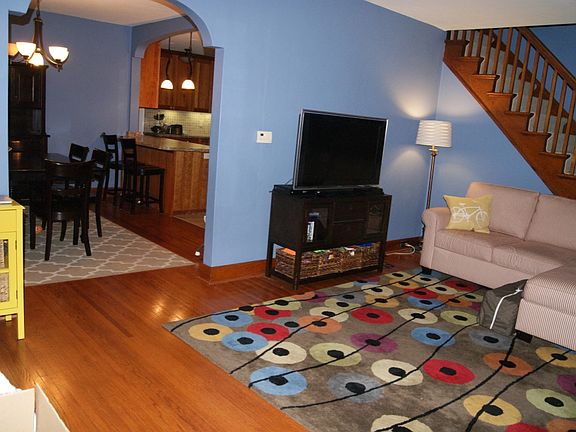 3rd image of 853 W Howard St