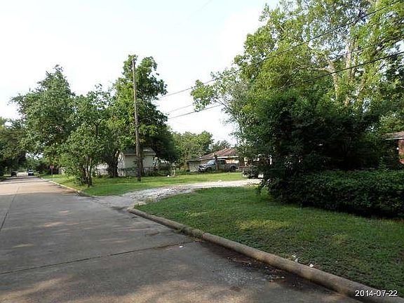 5th image of 829 Cedar St