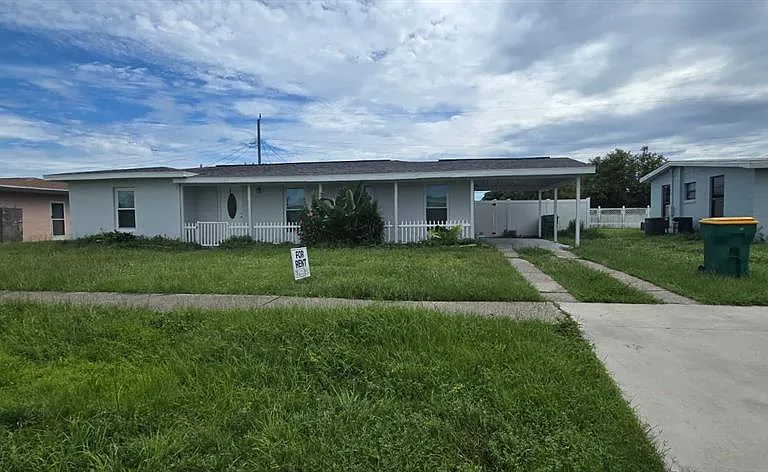 480 Sharon Cir — Photo 2