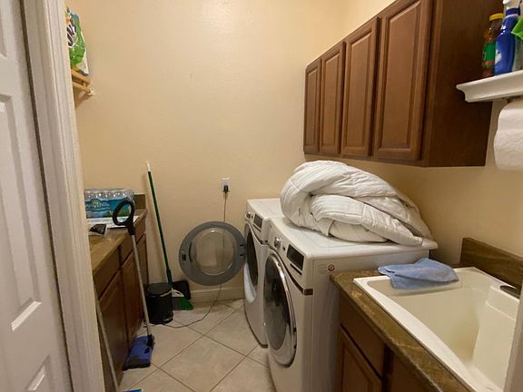 5th image of 1090 Camelot Cir