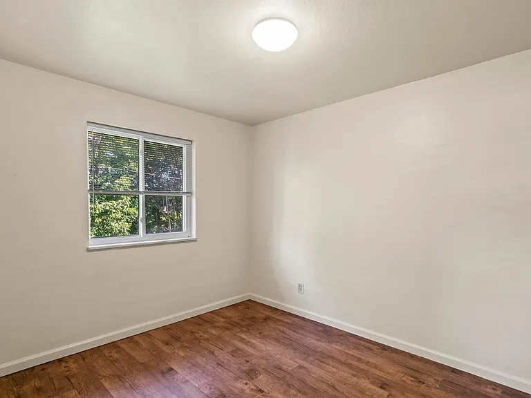 Westport Edge Apartments — Photo 53