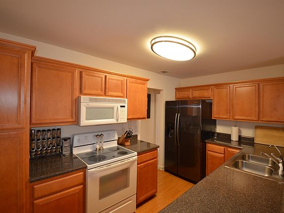 5th image of 424 Heath Pl