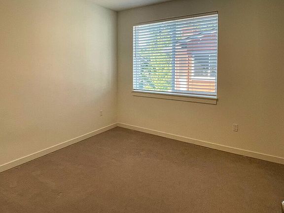 5th image of 258 SE Orchard Dr #204