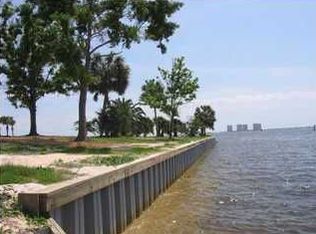 1074 Seabreeze Ln, Gulf Breeze, FL 32563
