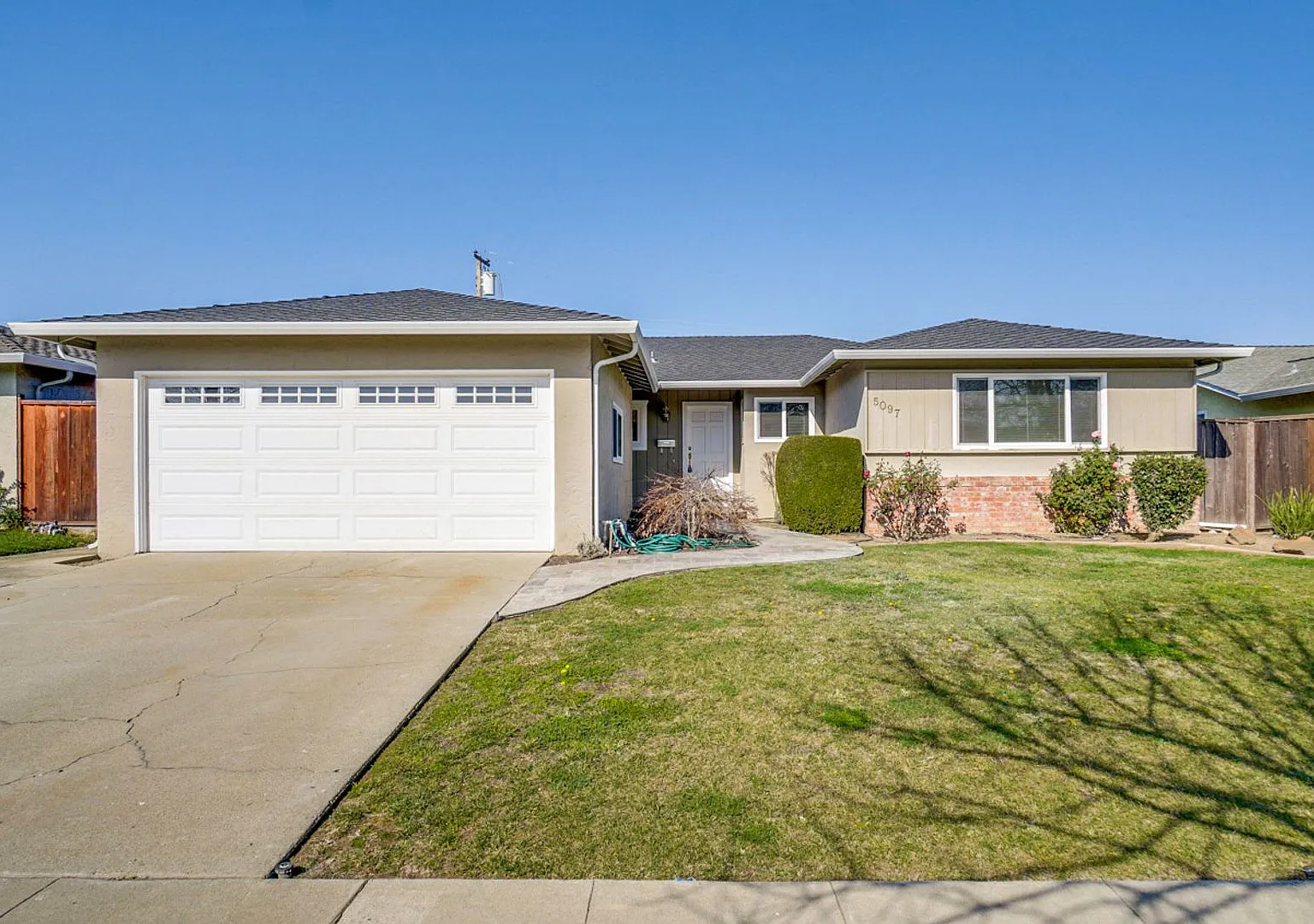 Bright 4BR House - Great Schools - Patio - Updated Finishes — Photo 2