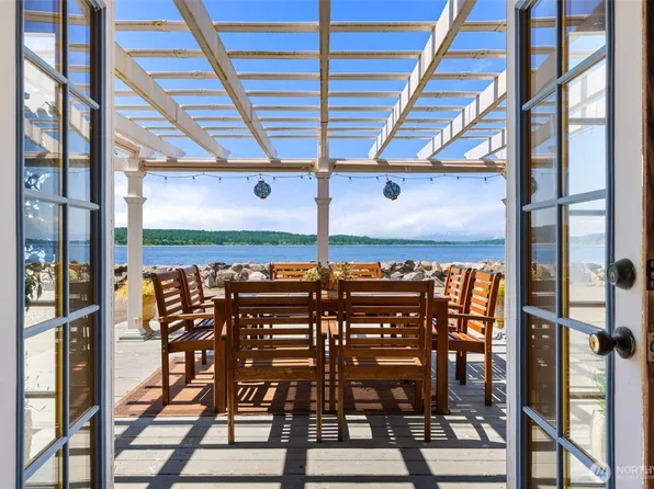 2423 Day Island Boulevard W, University Place, WA 98466