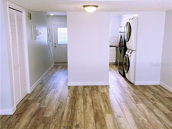 4th image of 621 W Indiana Ave #210