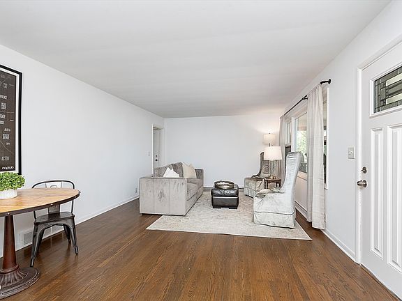 5th image of 6035 Woodside Dr