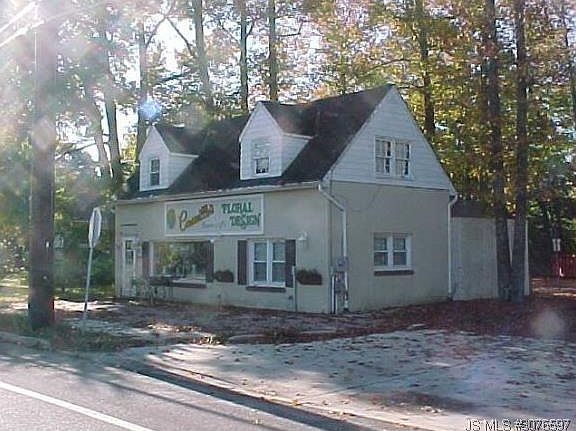 2nd image of 755 E Bay Ave