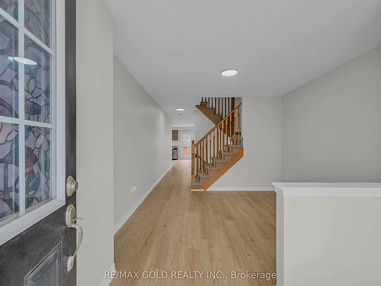 94 Benhurst Cres — Photo 5