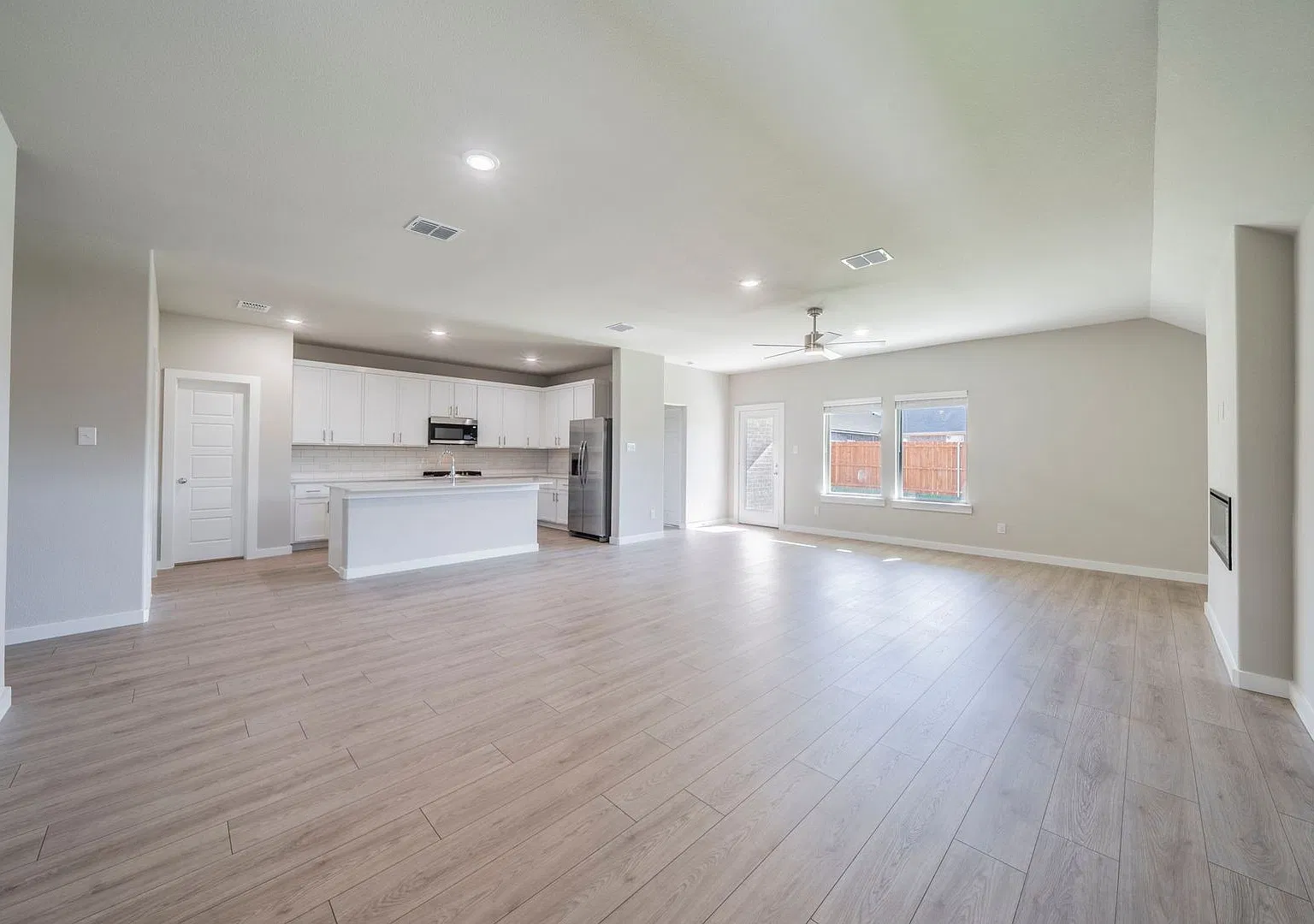 New contruction in Morningstar ready for move-in! — Photo 3