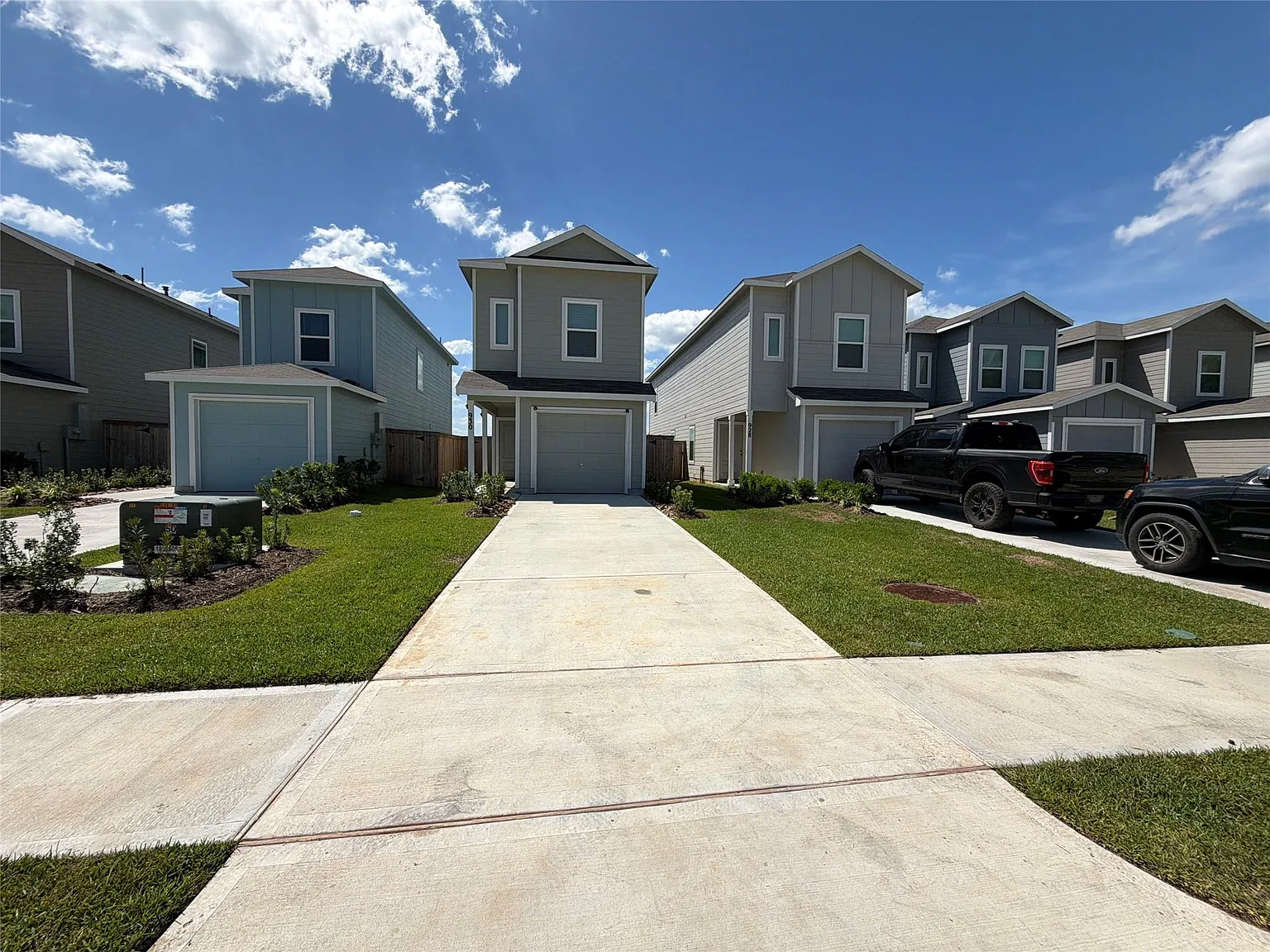 3 bed, 2.5 bath, 1294 sqft, $1,600 — Photo 1