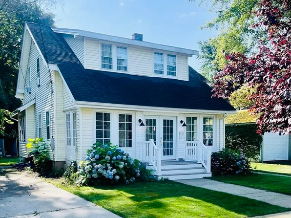 13 Glenwood Cir, Longmeadow, MA 01106