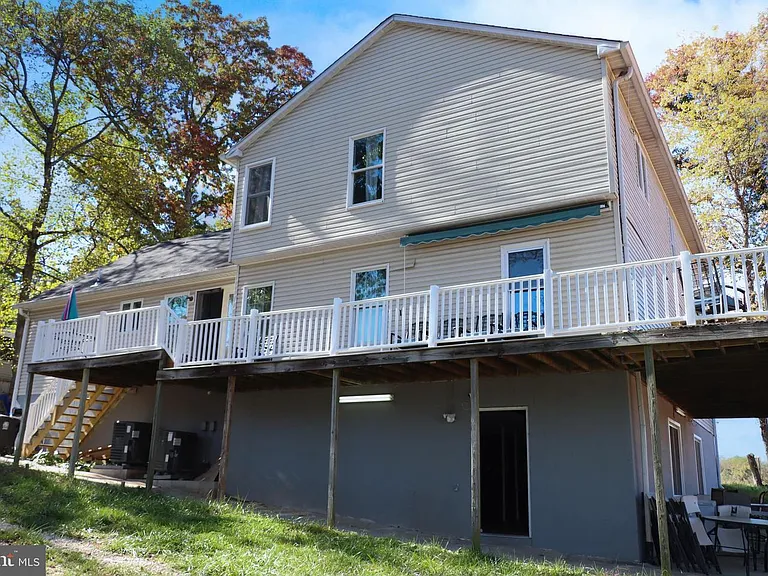 9216 Crandall Rd — Photo 2