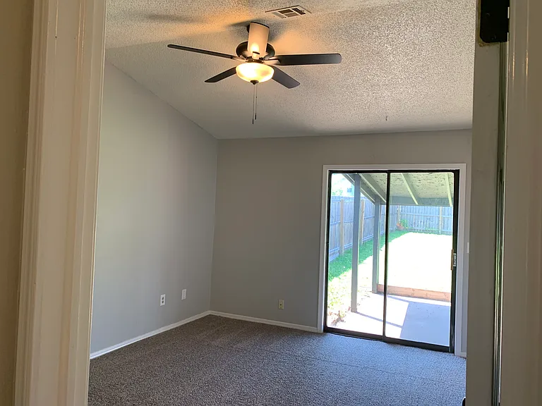 1501 W Montgomery St — Photo 8
