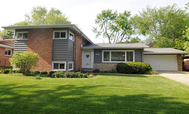1st image of 324 W Pleasant Hill Blvd