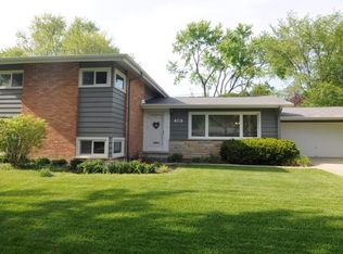 324 W Pleasant Hill Blvd, Palatine, IL 60067