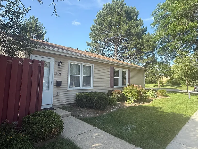 1938 Hancock Dr — Photo 1