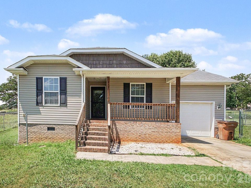 1st image of 257 Periwinkle St