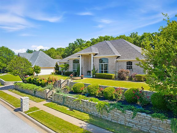 2nd image of 1910 Maplewood Dr