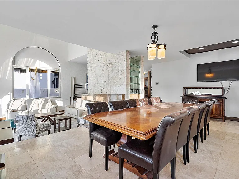 1421 Ponce De Leon Dr — Photo 36