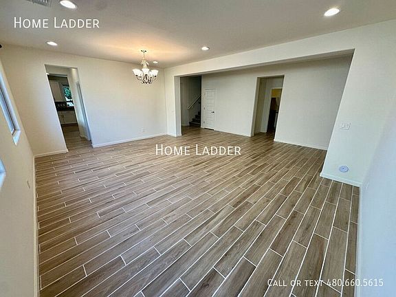 4th image of 3133 N Loma Vis