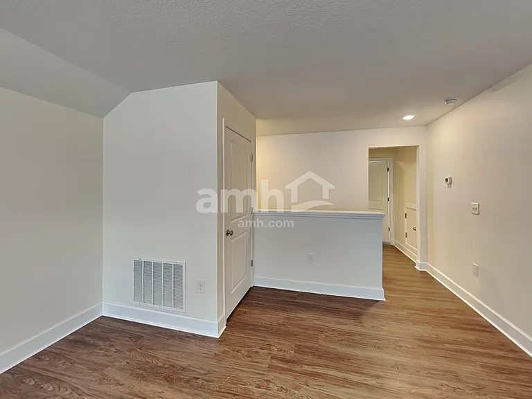 4431 Reisswood Loop — Photo 7