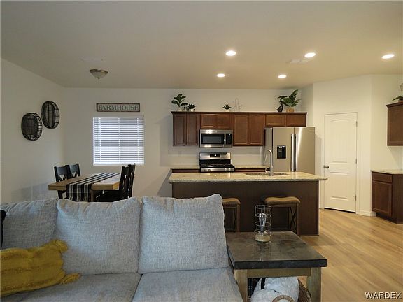 5th image of 3349 Tiffany Avenue
