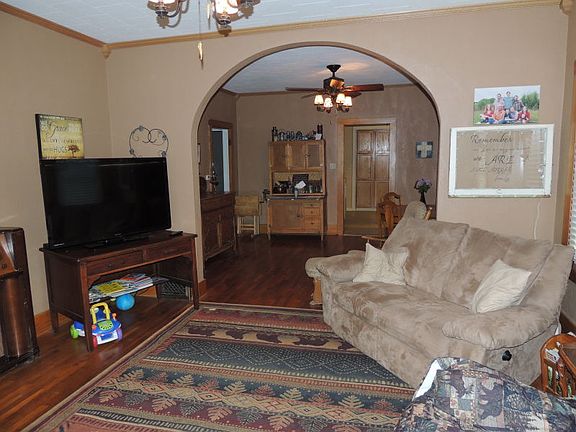 4th image of 624 Blunt St