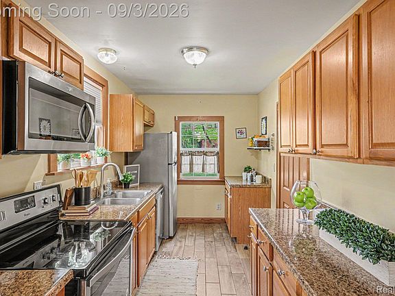 5th image of 4735 Elizabeth Lake Rd