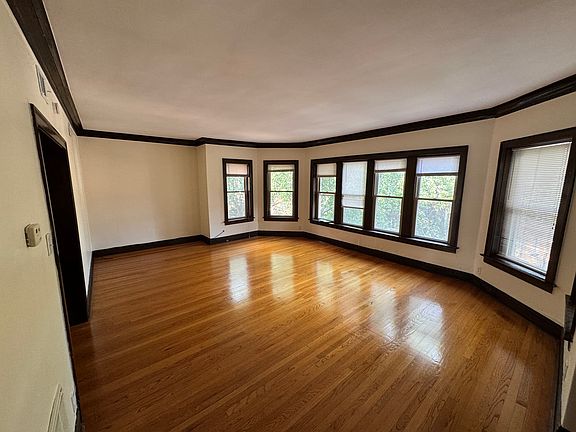 4th image of 7634 S Phillips Ave #3