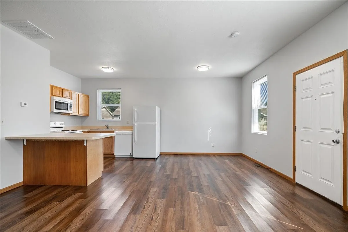 Seelyville Terrace — Photo 2