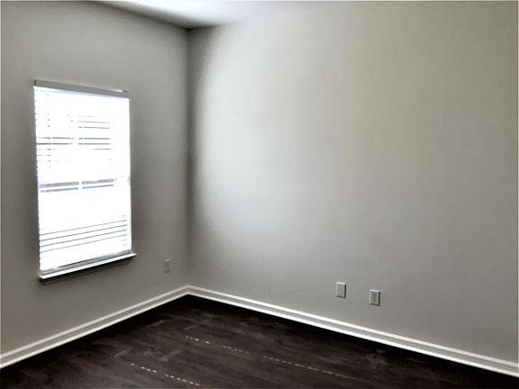 3rd image of 304 Stonebury Dr