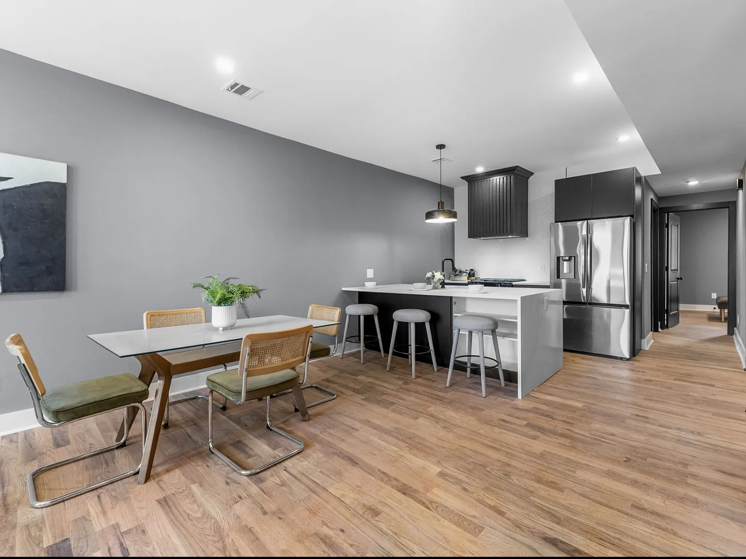 4 bed, 2300 sqft, $4,100 — Photo 4