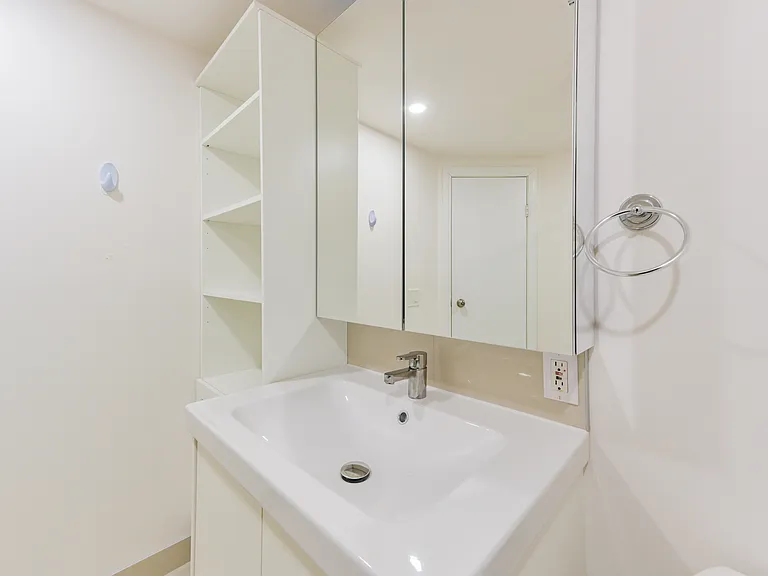 205 Pineset Pl NE #B — Photo 9