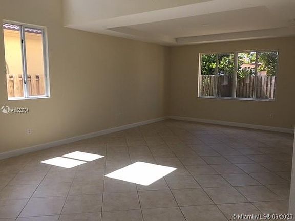 4th image of 972 NE 36th Ave #972