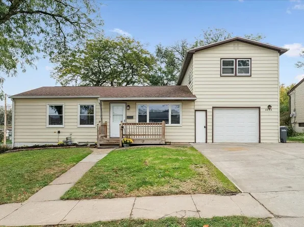 2290 Theda Dr, Dubuque, IA 52001