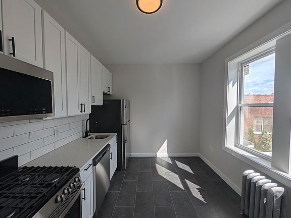 2nd image of 179 Madison St APT B9